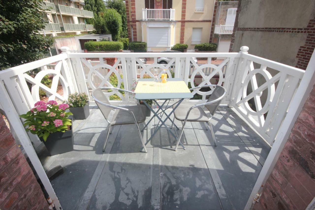 Studio + terrasse centre-ville Villers Sur Mer Appartamento Esterno foto
